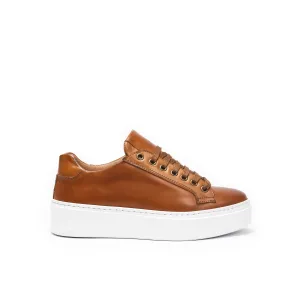 Classic lace-up sneaker tan brown