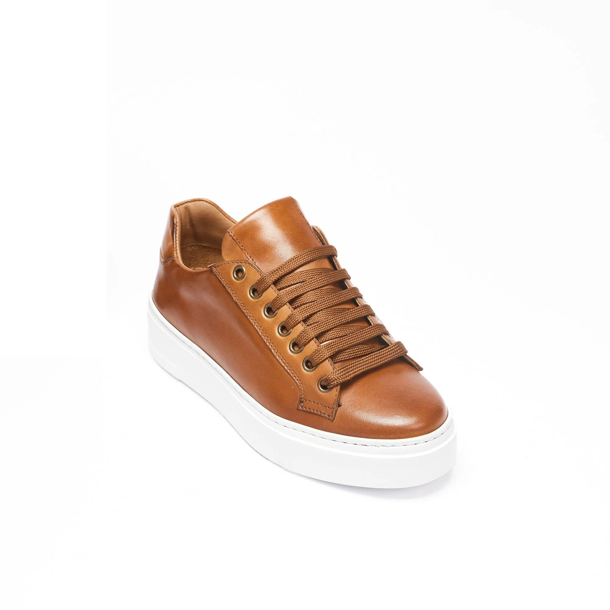 Classic lace-up sneaker tan brown