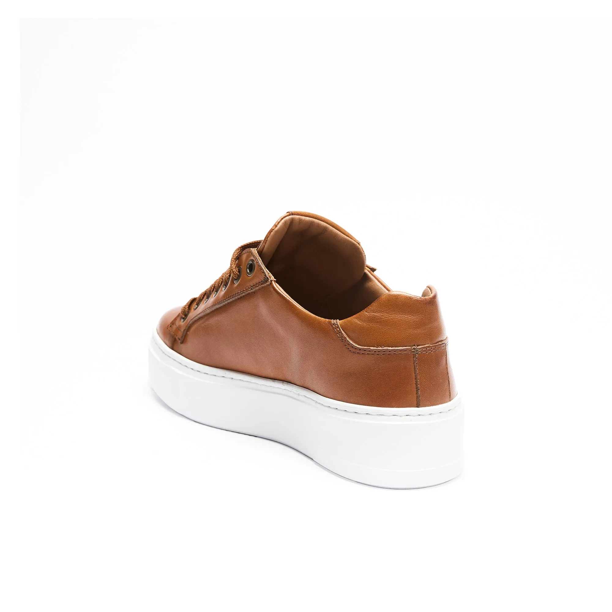 Classic lace-up sneaker tan brown