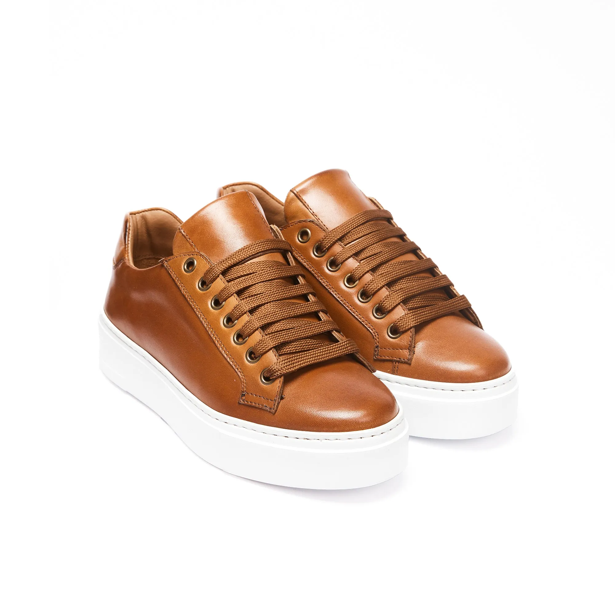 Classic lace-up sneaker tan brown