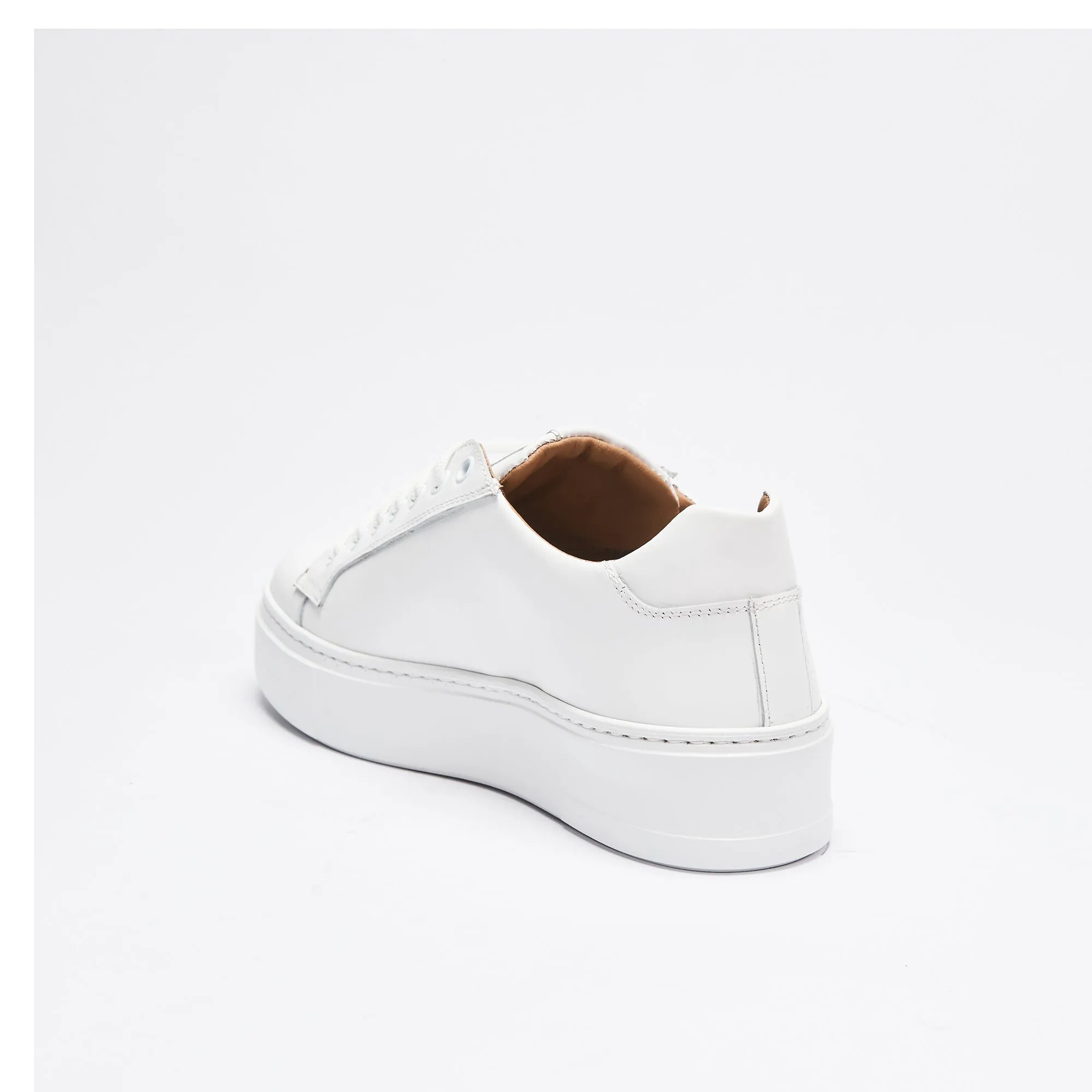 Classic lace-up sneaker white