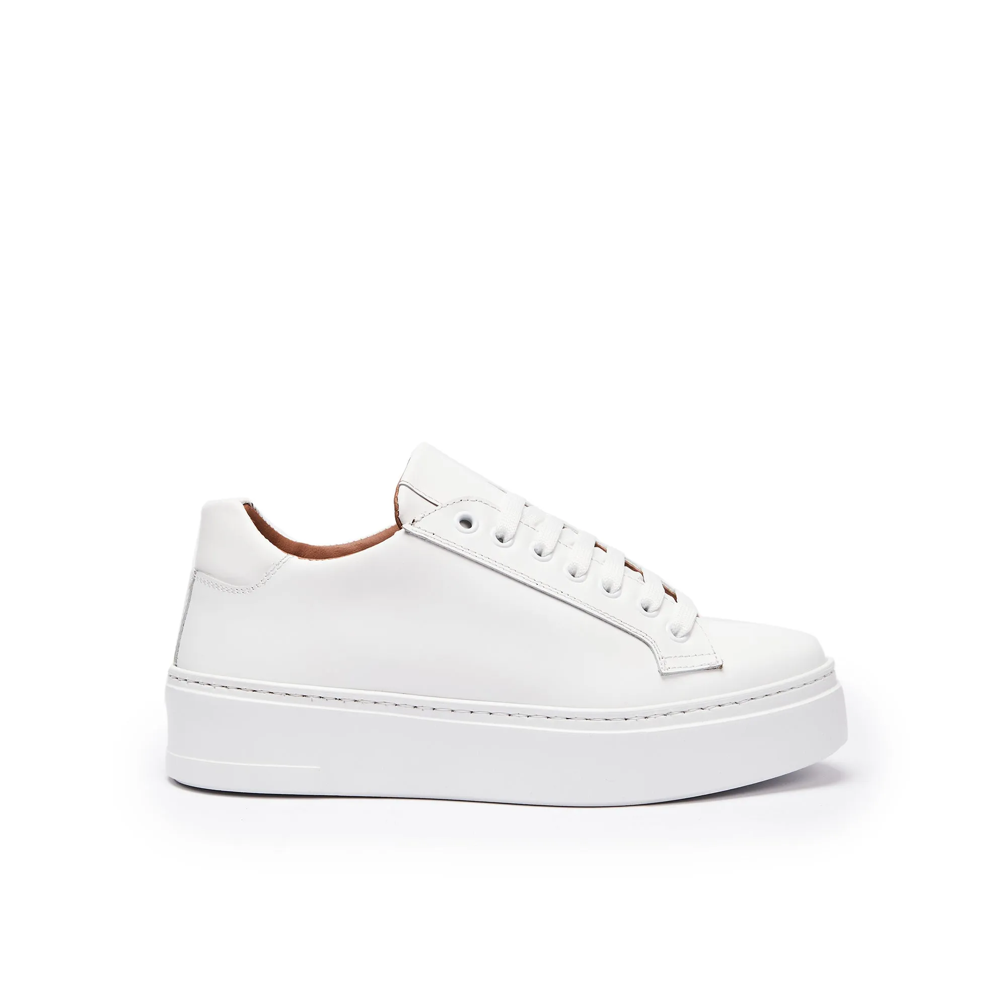 Classic lace-up sneaker white